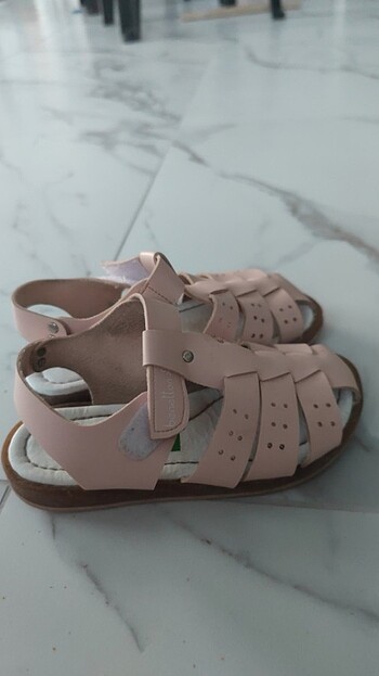 29 Beden Benetton sandalet