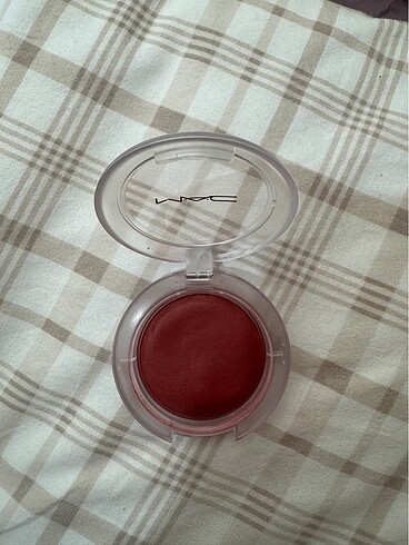 MAC MAC GLOWPLAY ALLIK PLUSH PEPPER