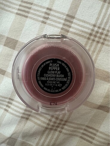 Beden MAC GLOWPLAY ALLIK PLUSH PEPPER