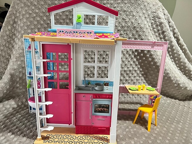 Barbie taşınabilir portatif ev