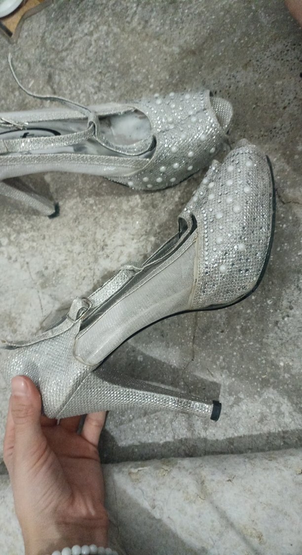 Gri Nakışlı Tokalı Yüksek Topuklu Abiye Ayakkabı - Görsel 3