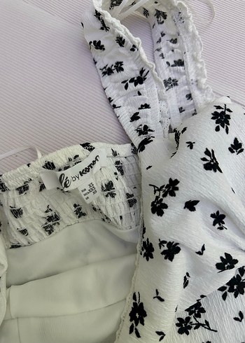 Beyaz Siyah Çiçek Desenli Fırfırlı Mini Elbise - Görsel 8