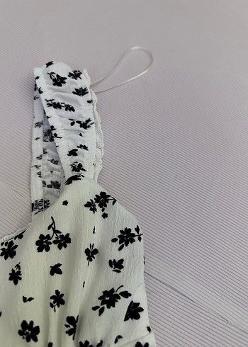 Beyaz Siyah Çiçek Desenli Fırfırlı Mini Elbise - Görsel 4