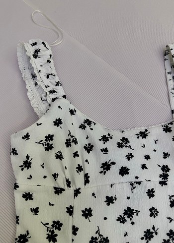 Beyaz Siyah Çiçek Desenli Fırfırlı Mini Elbise - Görsel 3