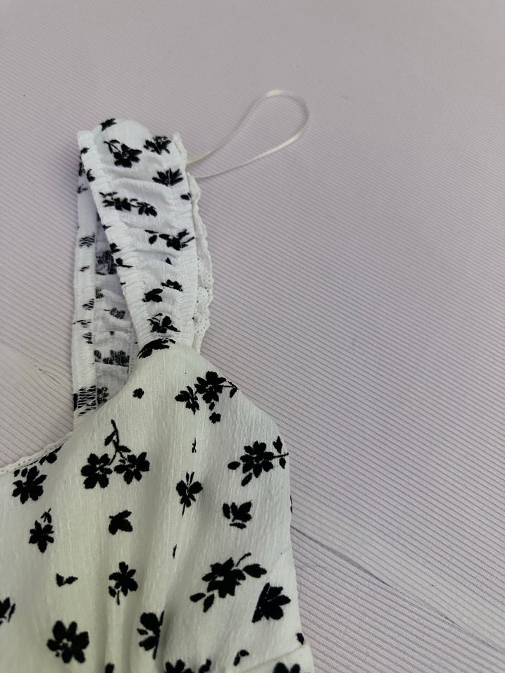 Beyaz Siyah Çiçek Desenli Fırfırlı Mini Elbise - Görsel 4