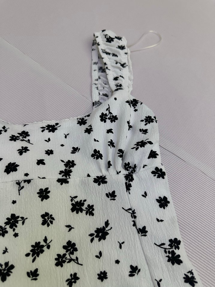 Beyaz Siyah Çiçek Desenli Fırfırlı Mini Elbise - Görsel 5