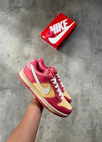 39 Beden pembe Renk Nike Dunk Low Strawberry Peach Cream 36-40 Arası Numaralar