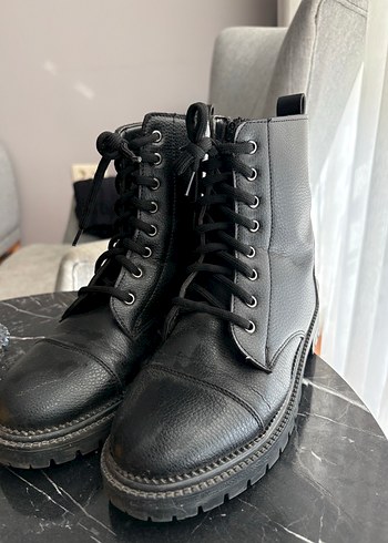Derimod Siyah Deri Bagcikli Bilek Bot