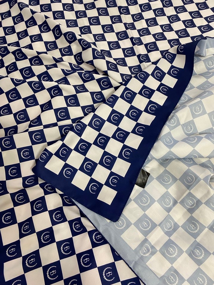 Mavi beyaz desenli eşarp - Görsel 2