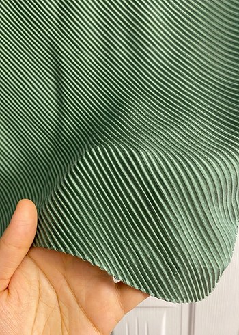 Yeşil Pliseli Eşarp - Görsel 2