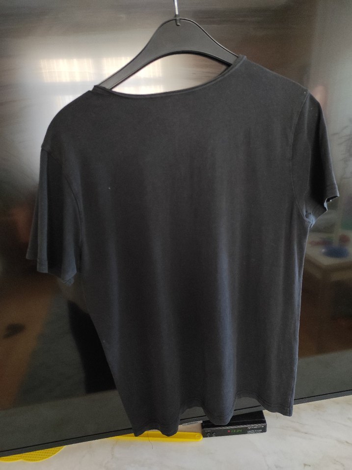 Erkek Siyah V Yaka Pamuklu Tişört - Görsel 2