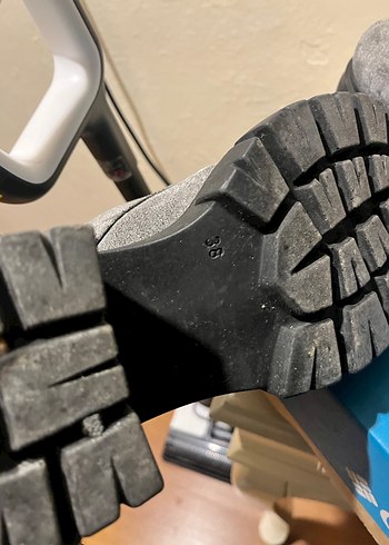 Gri Süet Kadın Bot - Görsel 4