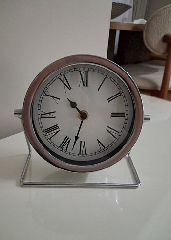 Gri Masa Saati Roman Rakamlı