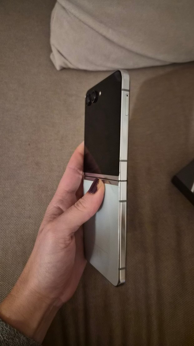 512GB Samsung Galaxy Z Flip 5 - Görsel 2