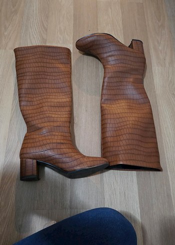 Kahverengi Yılan Derisi Desenli Kadın Çizme - Görsel 4