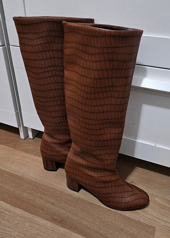 Kahverengi Yılan Derisi Desenli Kadın Çizme - Görsel 12