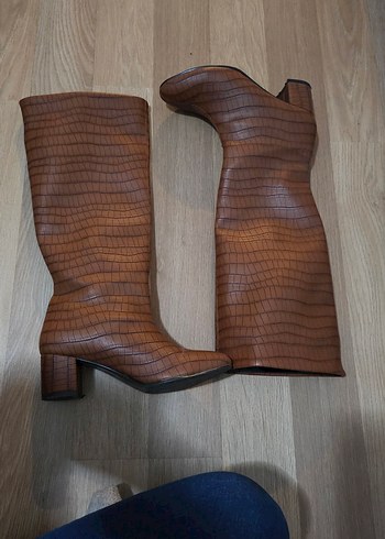 Kahverengi Yılan Derisi Desenli Kadın Çizme - Görsel 8