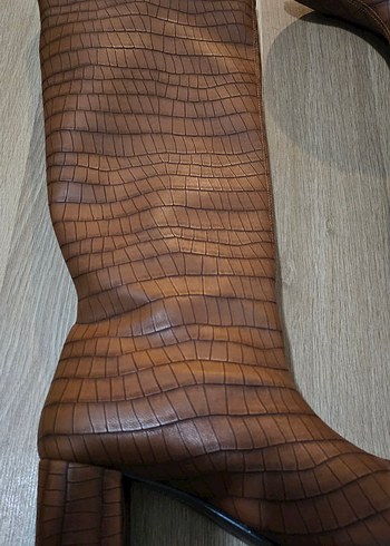 Kahverengi Yılan Derisi Desenli Kadın Çizme - Görsel 11