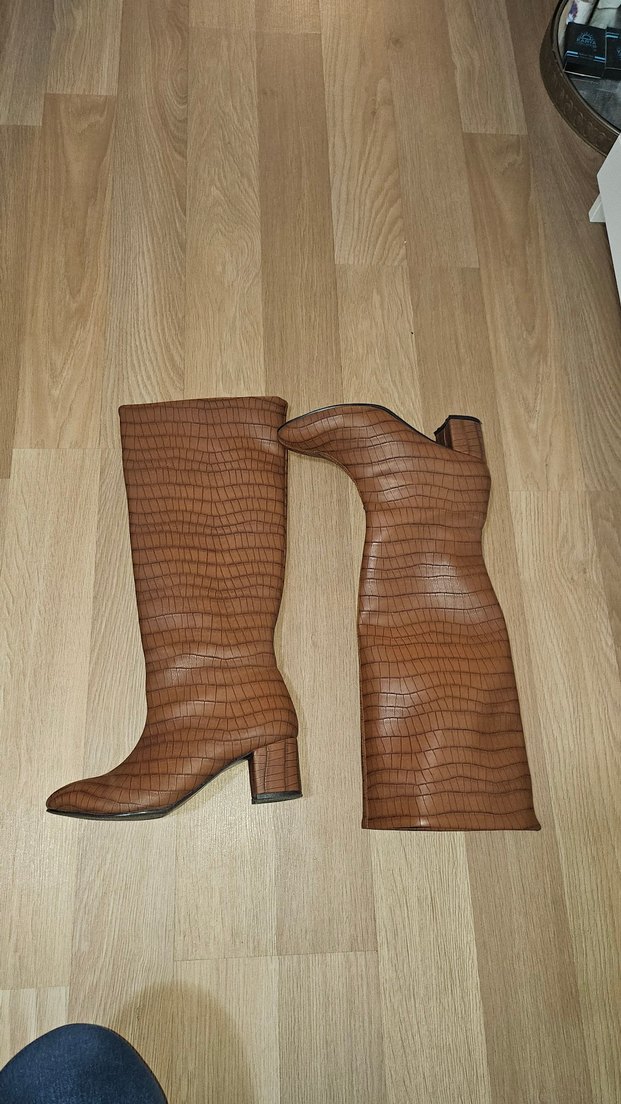 Kahverengi Yılan Derisi Desenli Kadın Çizme - Görsel 2