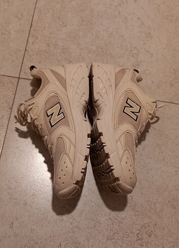 New Balance Bej