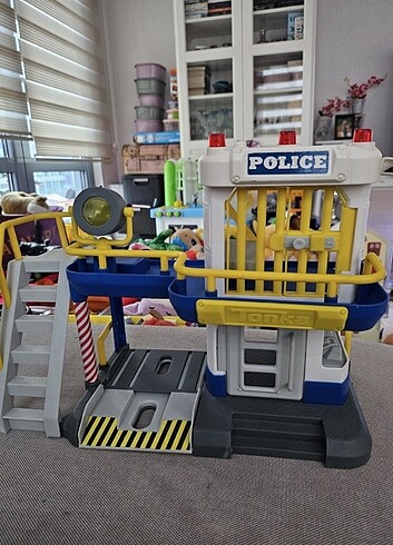  Beden Tonka Marka Oyuncak Polis Station