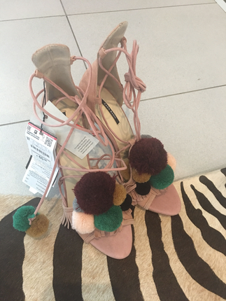 Zara ponpon topuklu ayakkabı