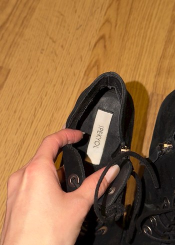 Siyah Süet Bağcıklı Kadın Dolgu Topuklu Ayakkabı - Görsel 6