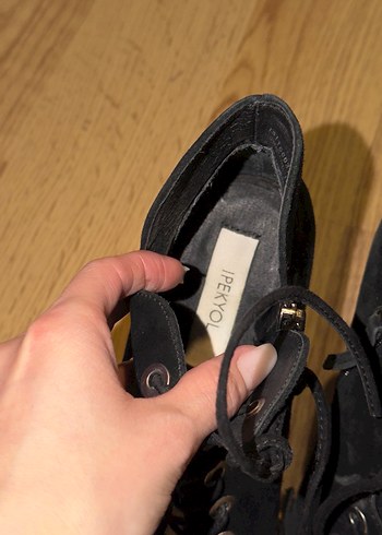 Siyah Süet Bağcıklı Kadın Dolgu Topuklu Ayakkabı - Görsel 5