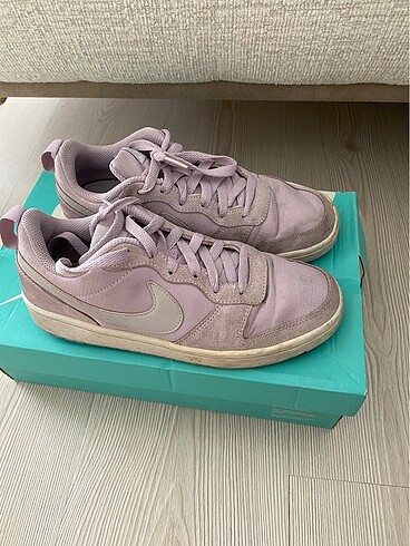 Nike court borough low
