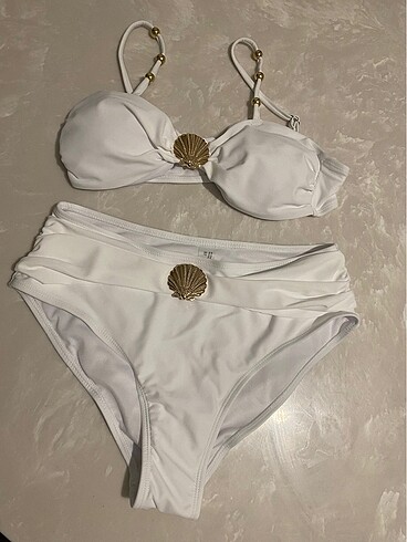Beyaz bikini takımı