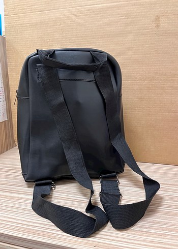 Siyah Deri Kadın Sırt Çantası - Görsel 2