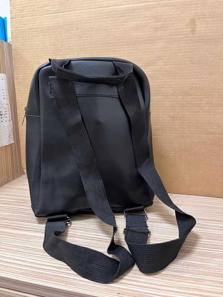 Siyah Deri Kadın Sırt Çantası - Görsel 2