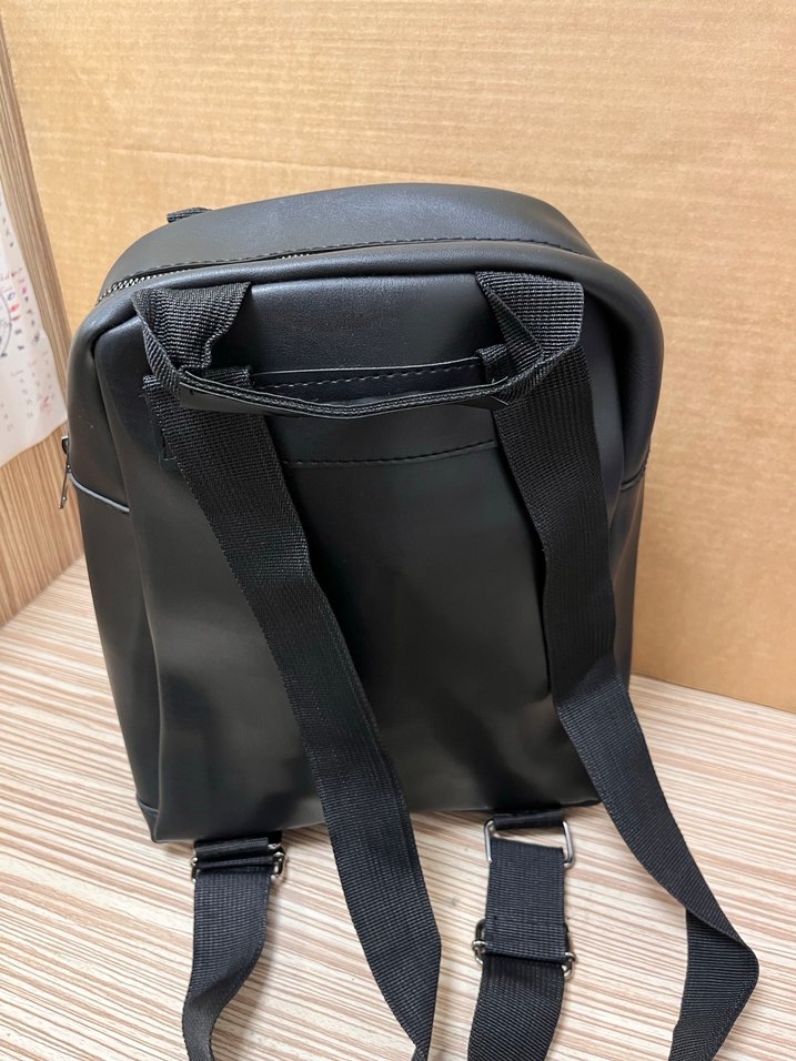 Siyah Deri Kadın Sırt Çantası - Görsel 3