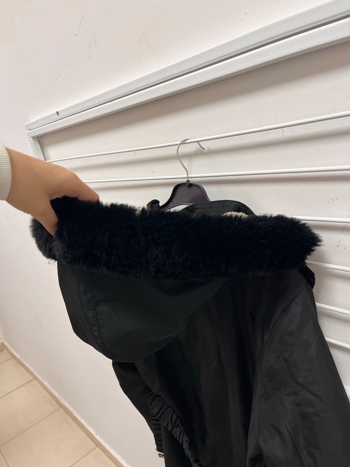 Siyah Uzun Kürklü Kadın Ceket - Görsel 5