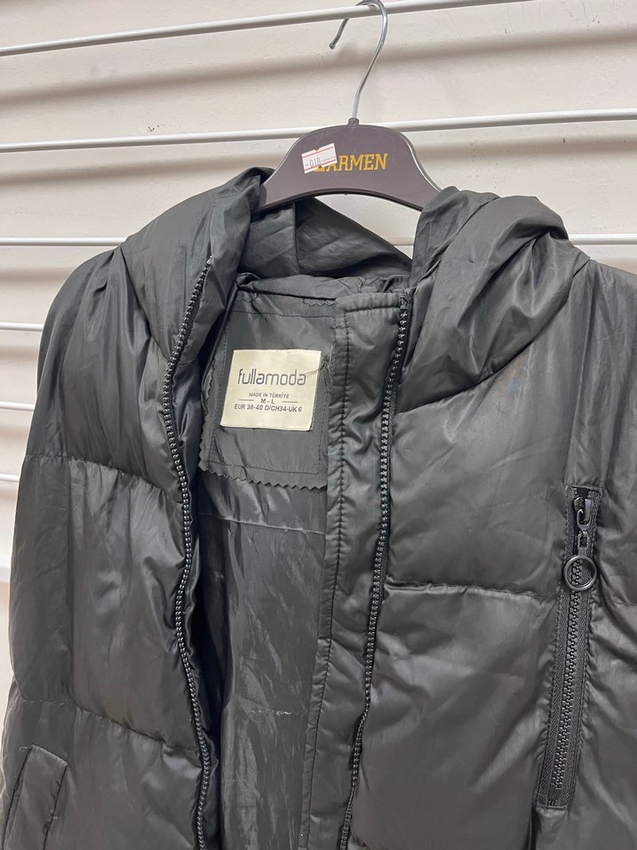 Siyah Kapüşonlu Fermuarlı Kadın Şişme Yelek - Görsel 2