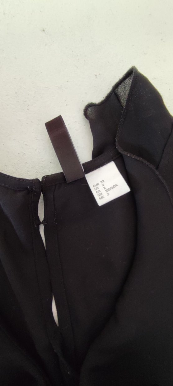 H&M Siyah Fırfırlı V Yaka Şifon Şort Tulum - Görsel 5