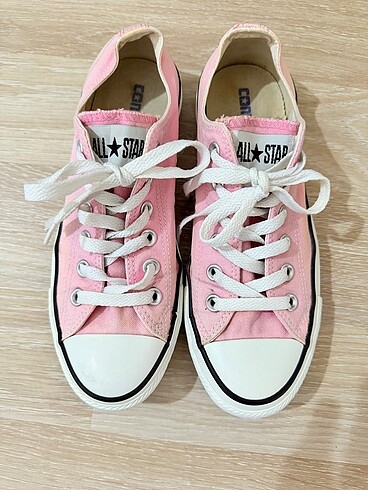Pembe converse