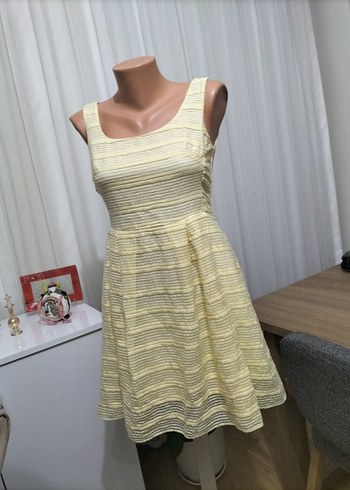 Sarı Pilili Midi Kolsuz Elbise