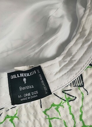 Bershka Bershka Genç Tasarımcıya ait şapka