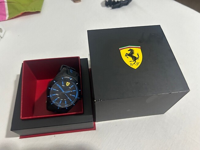 Ferrari kol saati