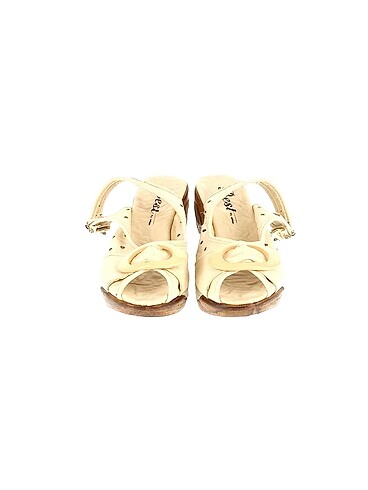 39 Beden PreLoved Sandalet %70 İndirimli.