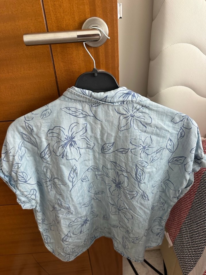 Düğmeli Kısa Kollu Mavi Denim Gömlek - Görsel 3