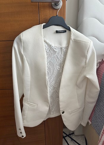 Dantel Detaylı Beyaz Kadın Blazer Ceket