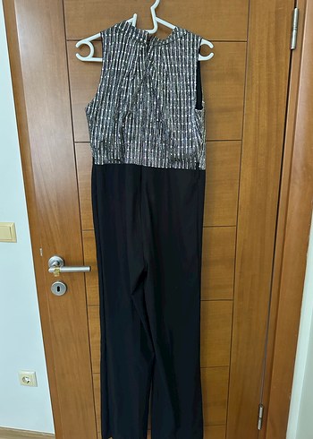 Siyah Piliseli Yüksek Yaka Kolsuz Kadın Tulum - Görsel 3