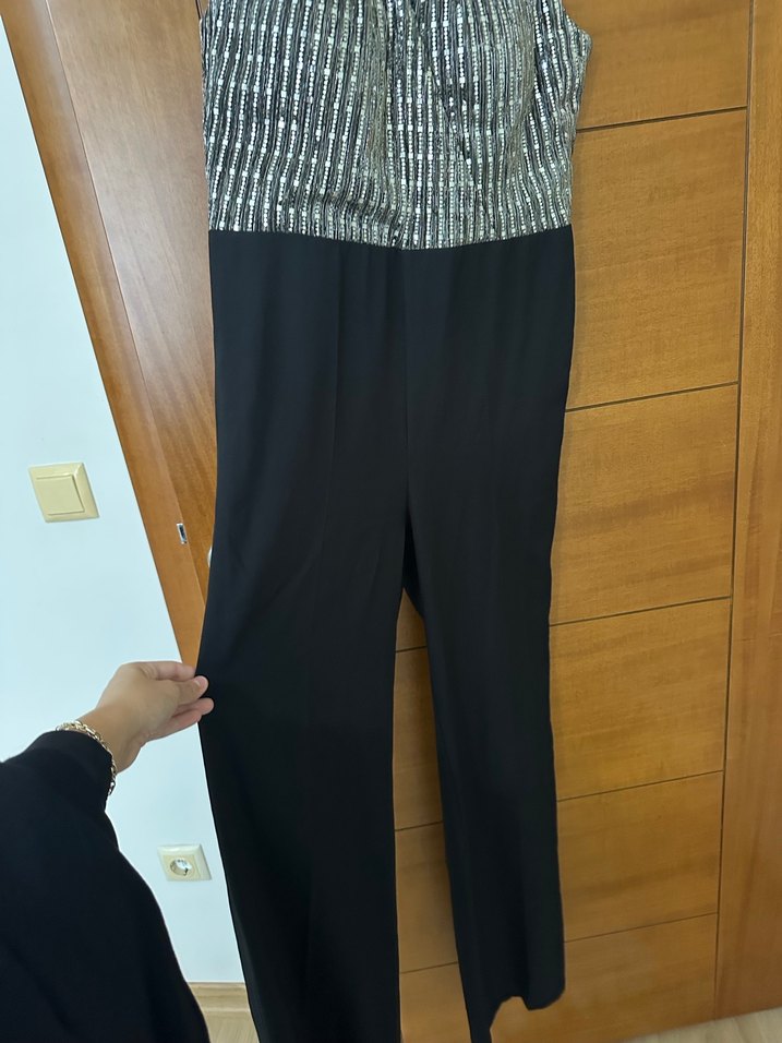 Siyah Piliseli Yüksek Yaka Kolsuz Kadın Tulum - Görsel 2