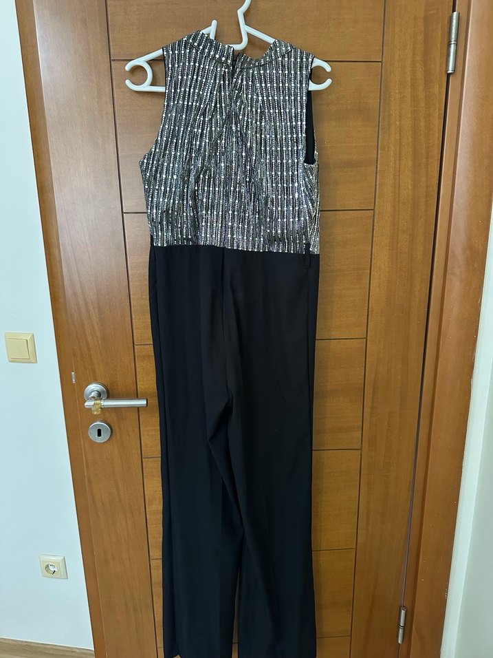 Siyah Piliseli Yüksek Yaka Kolsuz Kadın Tulum - Görsel 3