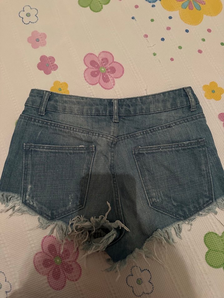 Düğmeli Püsküllü Mini Denim Şort - Görsel 2