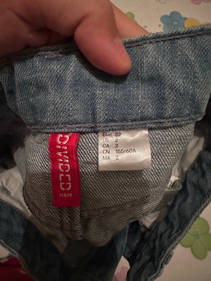 Düğmeli Püsküllü Mini Denim Şort - Görsel 3