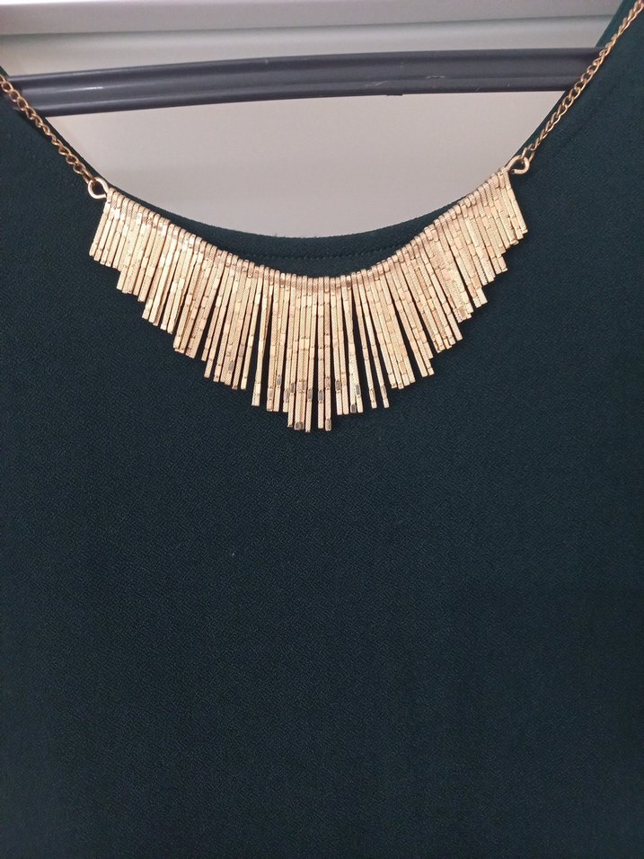 Zincir Detaylı yeşil V Yaka Midi Elbise - Görsel 4