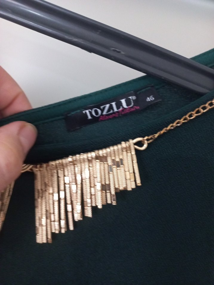 Zincir Detaylı yeşil V Yaka Midi Elbise - Görsel 3